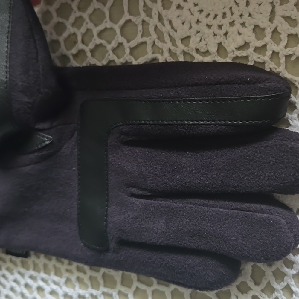 ISOTONER WOMEN'S BLACK FUR-TRIMMED GLOVES - Picture 6 of 8